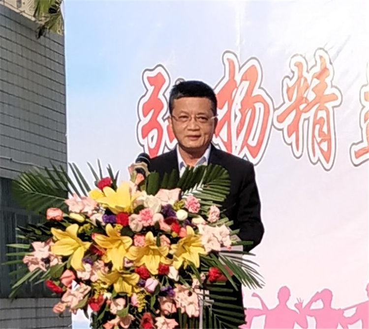 圖為梁軍同志作動員講話。